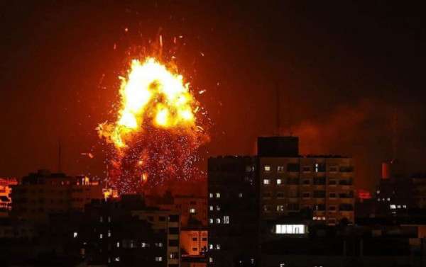 Gaza: 2nd Night of Israeli Bombing