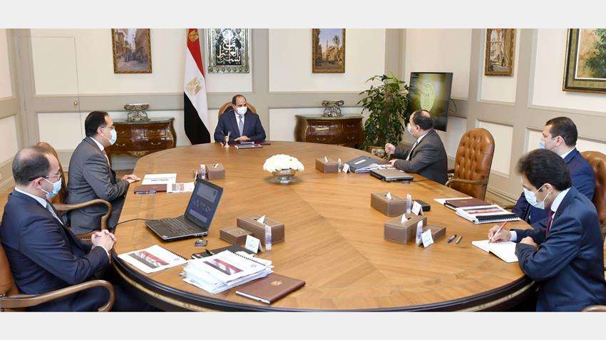 Sisi orders to increase state servants' minimum wage to LE 2,400