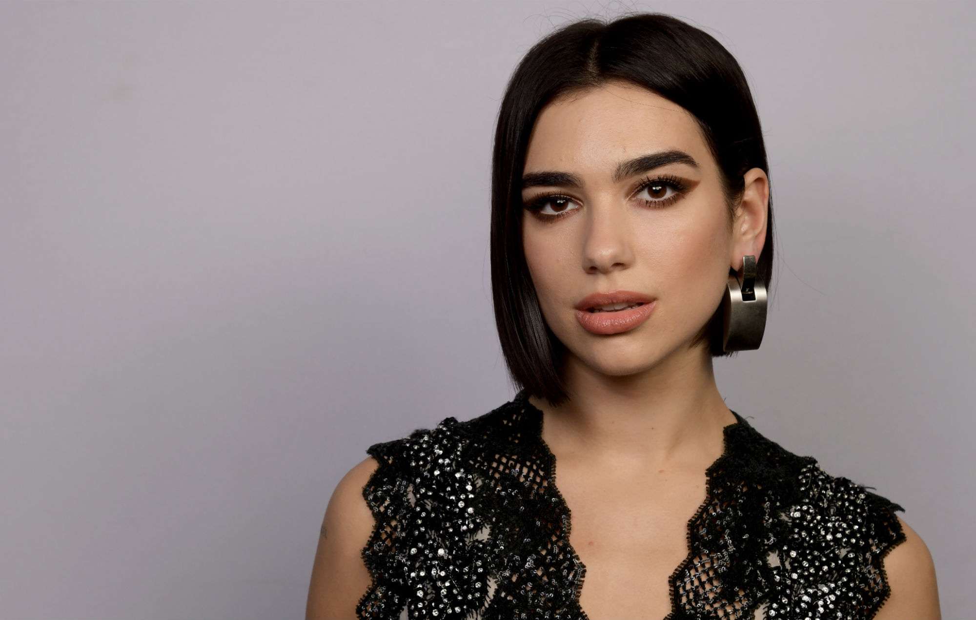 Dua Lipa criticizes Jewish group that condemned her stance on Palestinian