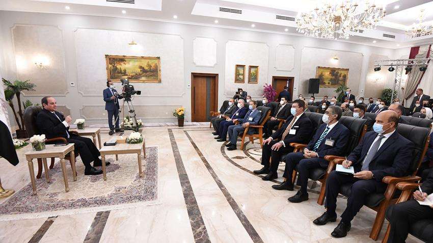 Sisi Discusses Domestic, Global Issues with Media Figures