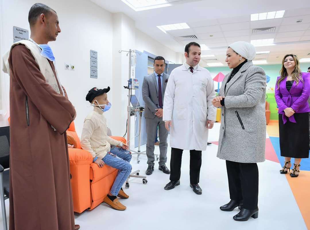 Egypt's First Lady Visits Shefaa Al-Orman Hospital- Photos | Sada Elbalad